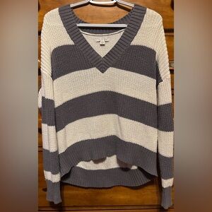 American Eagle Outfitters Knit Sweater in Gray and Cream